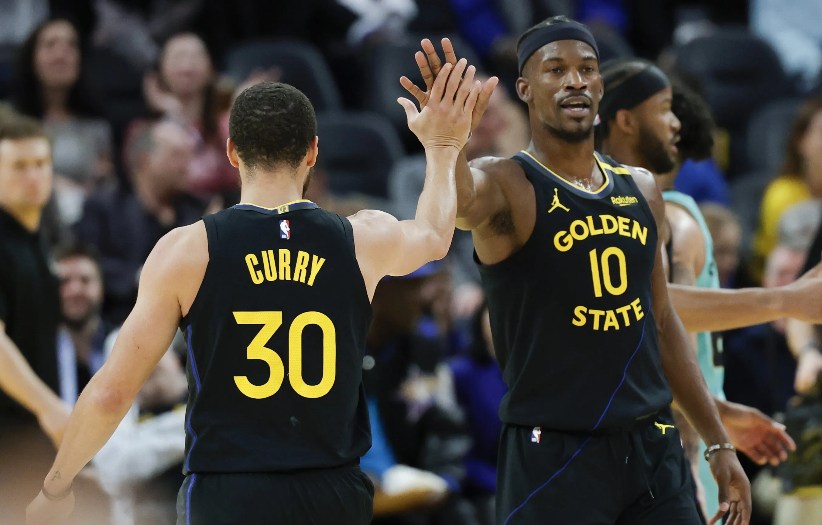 湖人碾压雷霆,库里惊艳世界的简单介绍 湖人碾压雷霆,库里惊艳世界的简单介绍