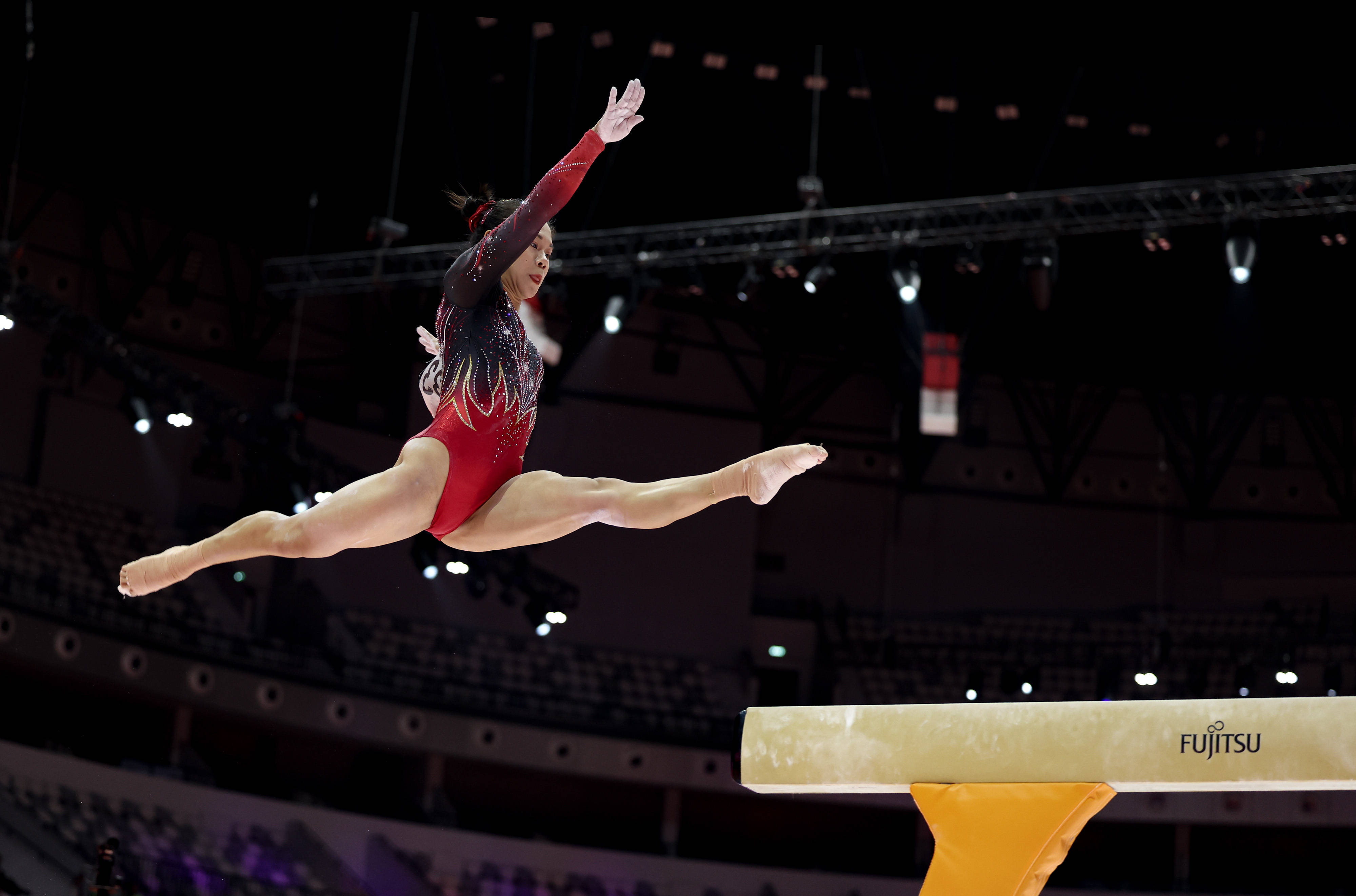 九游娱乐入口-体操比赛中国队包揽冠亚，完美表现的简单介绍