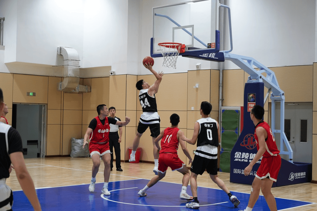 九游游戏-球队在篮球比赛中的紧密配合