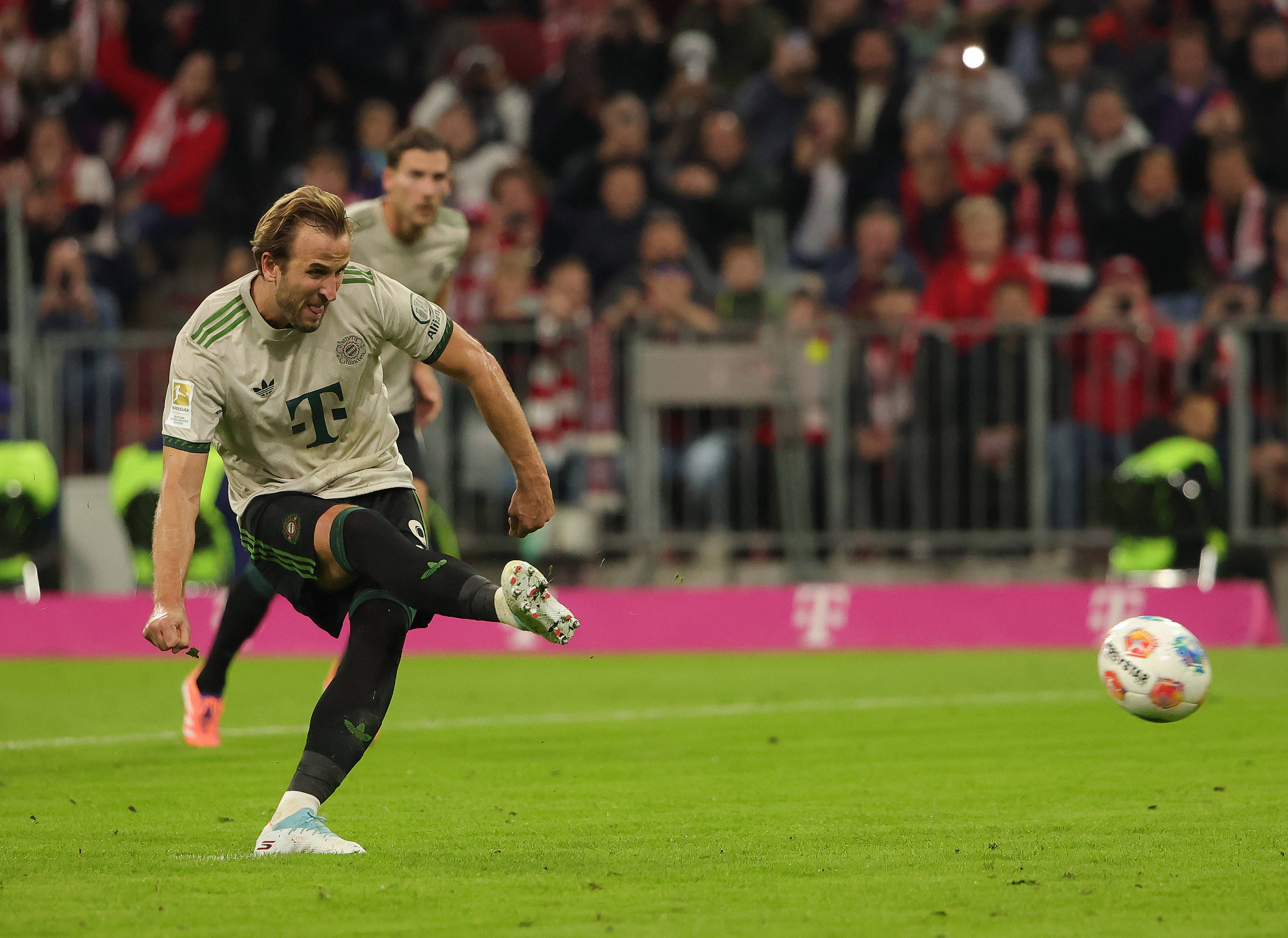 九游娱乐-拜仁遭遇惨败，梅西独中一球的简单介绍