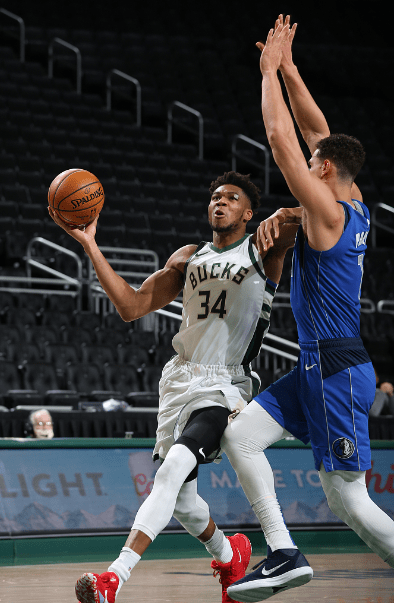 关于独行侠翻盘雄鹿，胡金秋关键制胜的信息