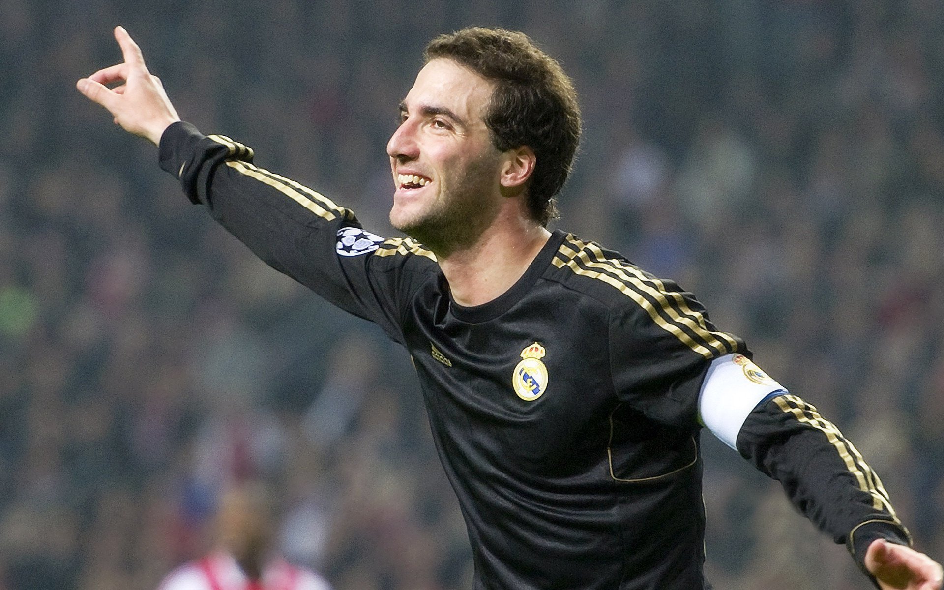 太阳鏖战活塞，哈利伯顿用实力证明自己